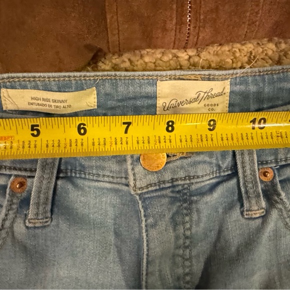 Universal Thread sz 12 High Rise Skinny faded Jeans - Picture 4 of 6